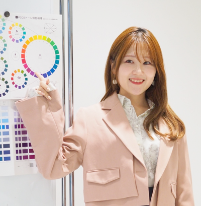 間島知美近影