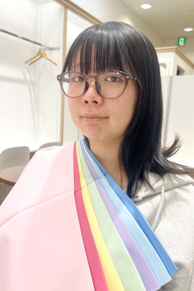 お似合いになるドレープを当てた画像